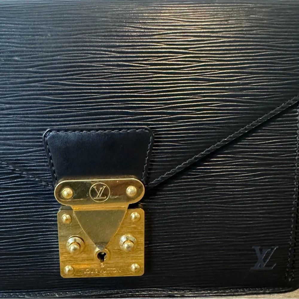SOLD Vintage Louis Vuitton Clutch | Good Vintage Condition - Picture 12 of 16